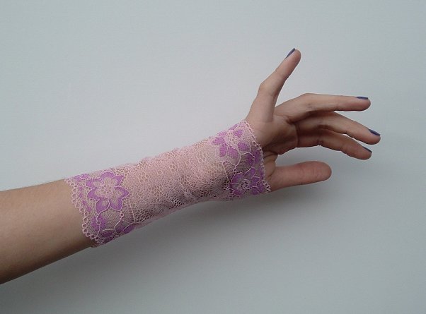 ObsidianStar_lacearmlet_pinkside